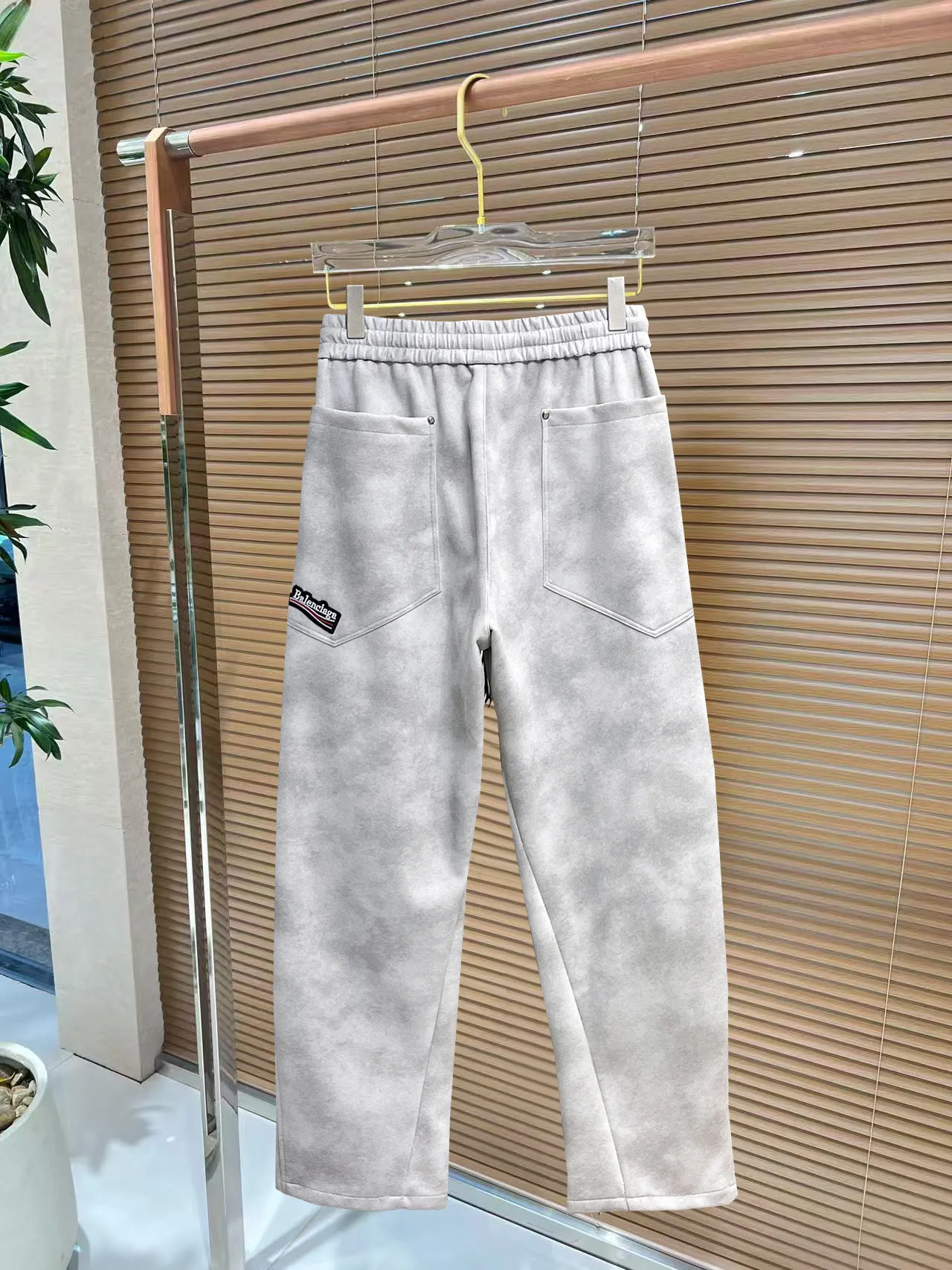 Balenciaga 🆕2026 Autumn and Winter New Arrival Casual Pants! The official website will be released simultaneously. Brand Classic LOGO casual pants, customized fabrics, excellent comfort and strong touch. Highly recognisable, perfect appearance and craftsmanship. Size:M-3XL